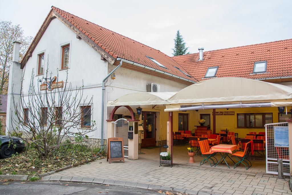 Turul Etterem Es Panzio Hotel Kaposvar Exterior photo